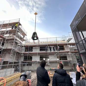 Richtfest für Haus NEON im Leuchtgaswerk N°1: In Bahnhofsnähe entsteht ein neues Wohngebiet 