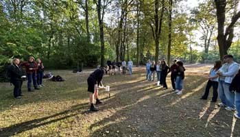 Mit einer Bodenprobe begann das Projekt in Nauener Stadtpark.