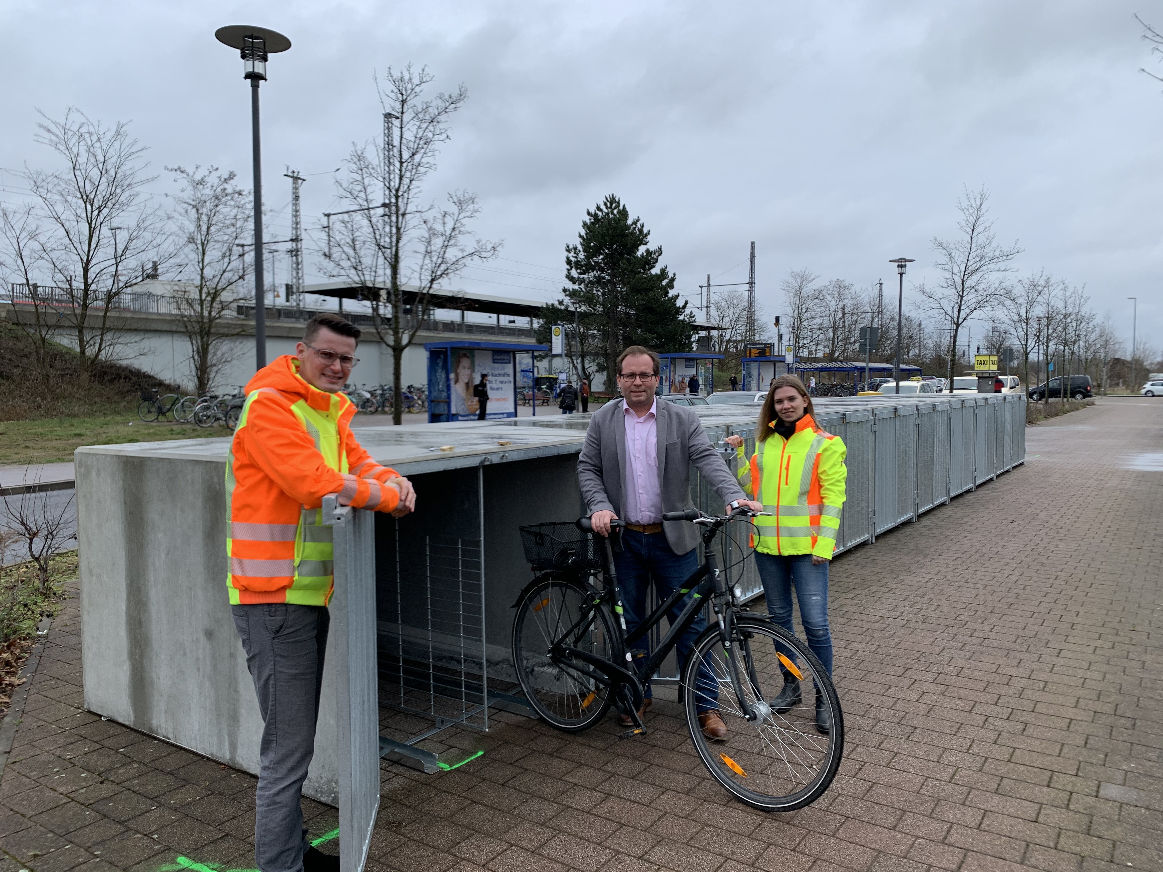 20 neue Fahrradboxen am Bahnhof – Sicheres und wetterfestes Parken für nur 10 Euro monatlich  