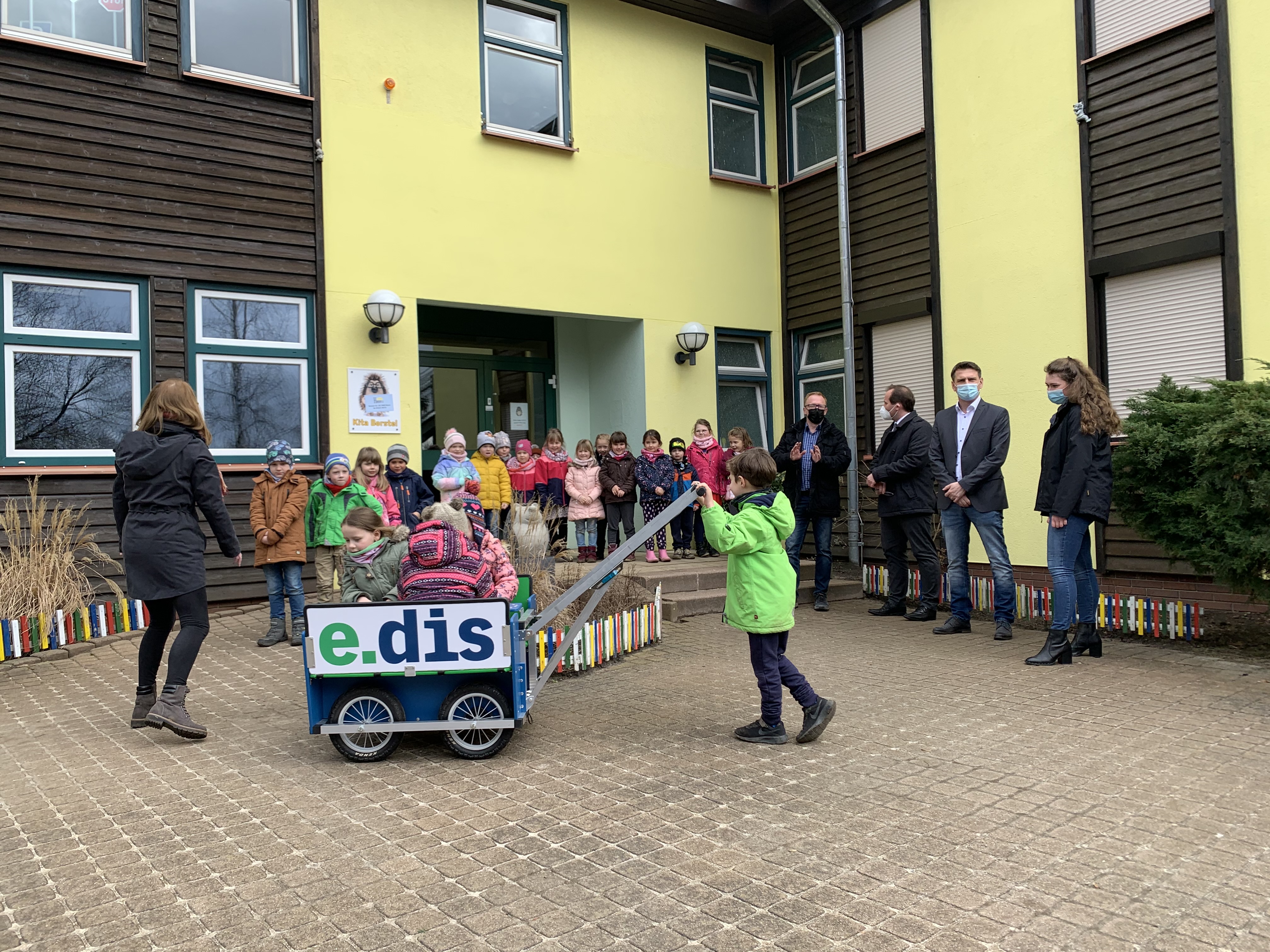 Neuer Krippenwagen für die Kita Borstel