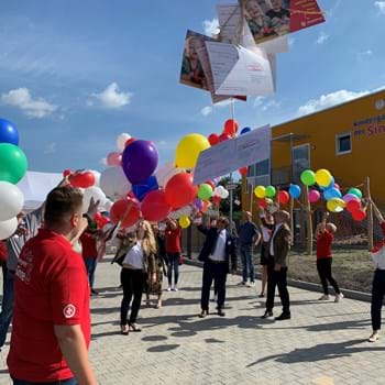 Johanniter Kindergarten der Sinne: 171 bunte Ballons läuten die Eröffnung ein