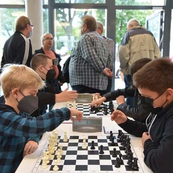 Multifunktionsgebäude der Arco-Schule durch Schachturnier offiziell eröffnet 