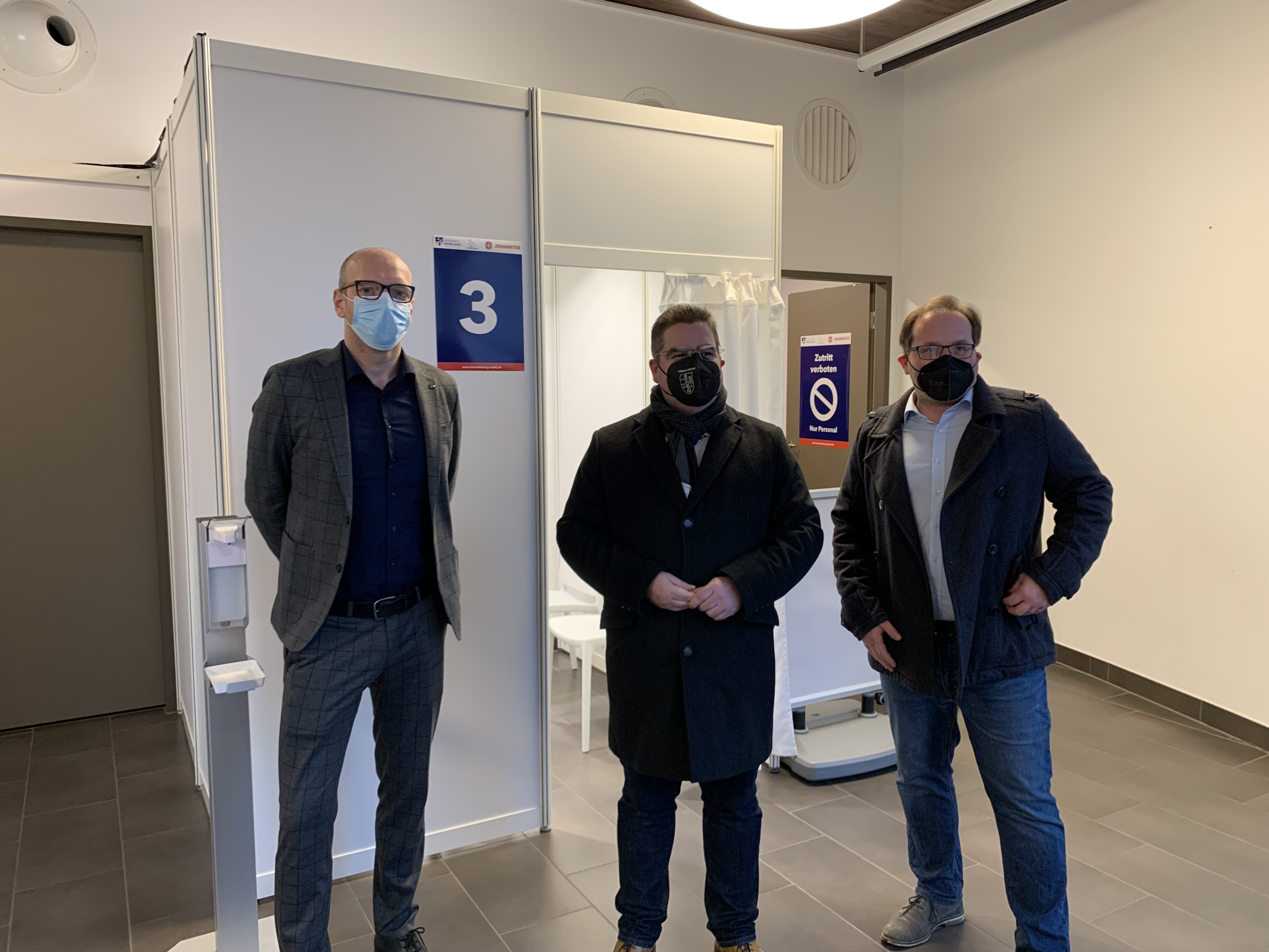 Corona-Impfstelle im Stadtbad Nauen eröffnet