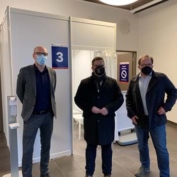 Corona-Impfstelle im Stadtbad Nauen eröffnet