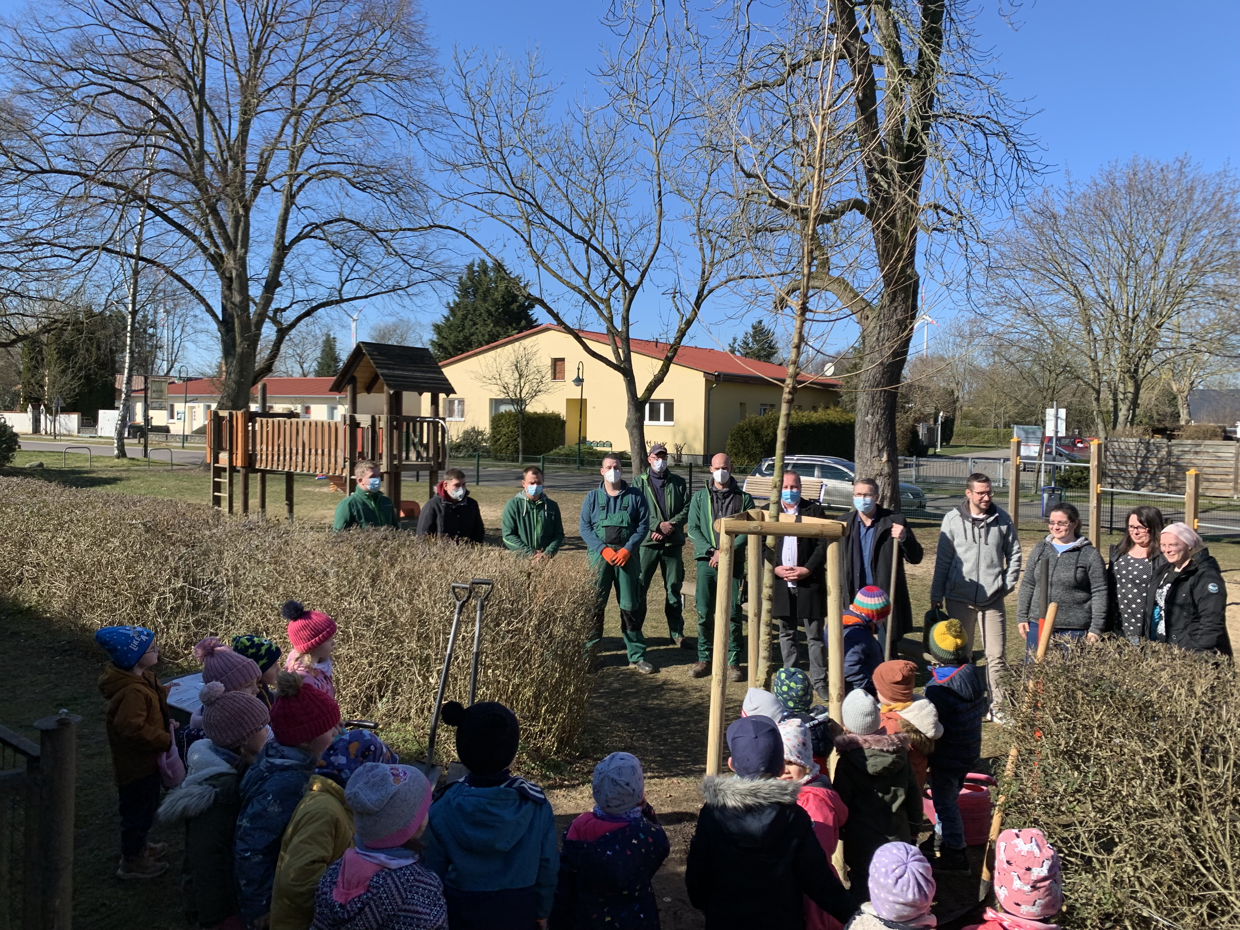 Neue Schattenspender für den Spielplatz in Markee