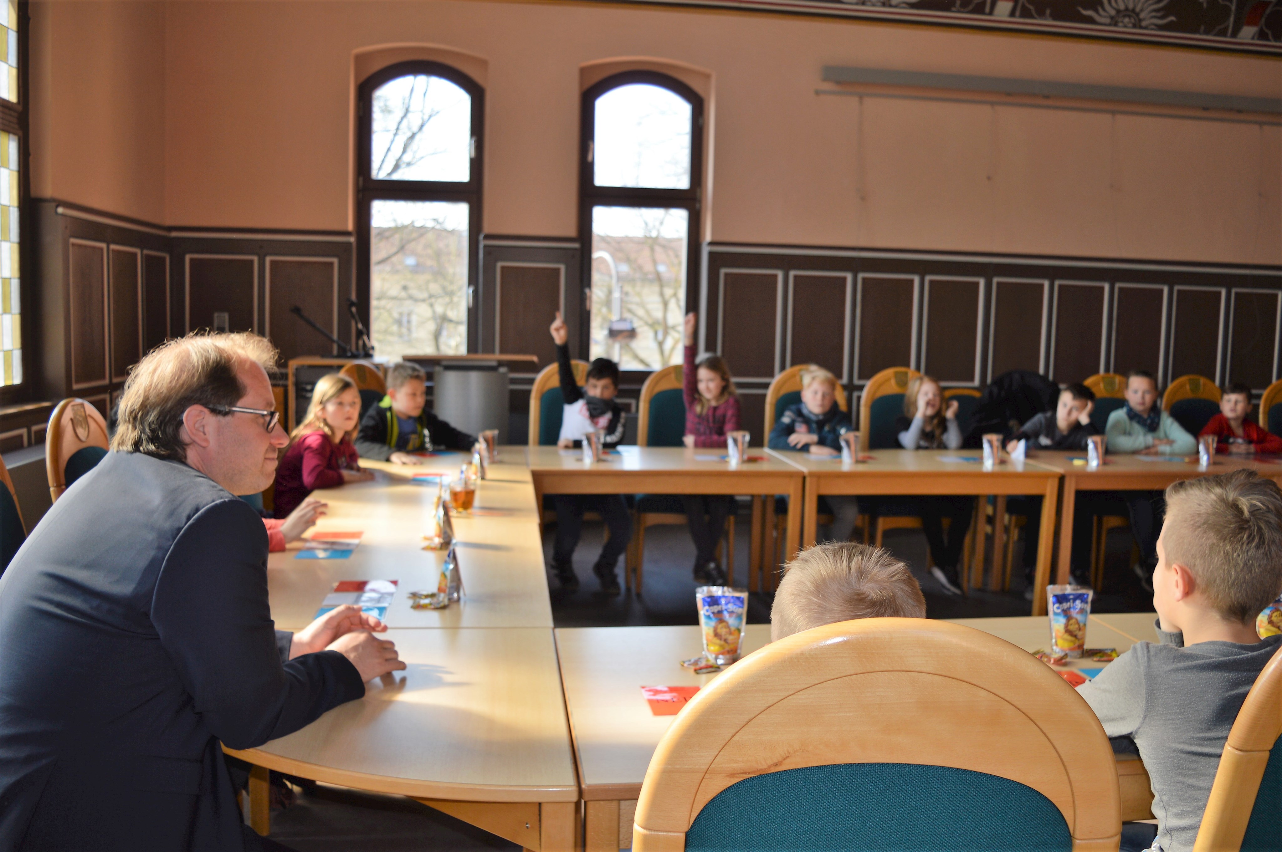 Manuel Meger lädt zur ersten Bürgermeistersprechstunde für Kinder und Jugendliche am 28. April ein