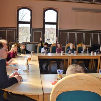 Manuel Meger lädt zur ersten Bürgermeistersprechstunde für Kinder und Jugendliche am 28. April ein
