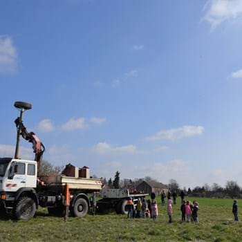 Gemeinschaftsprojekt: Neuer Storchenhorst in Markee aufgestellt