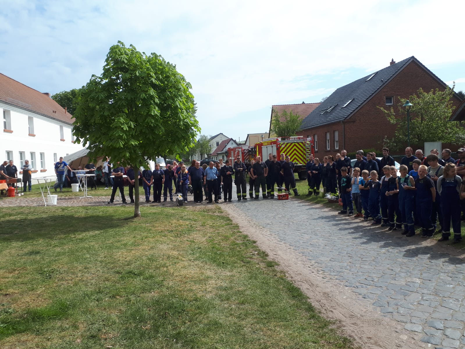 Tietzower feiern mit ihrer Feuerwehr