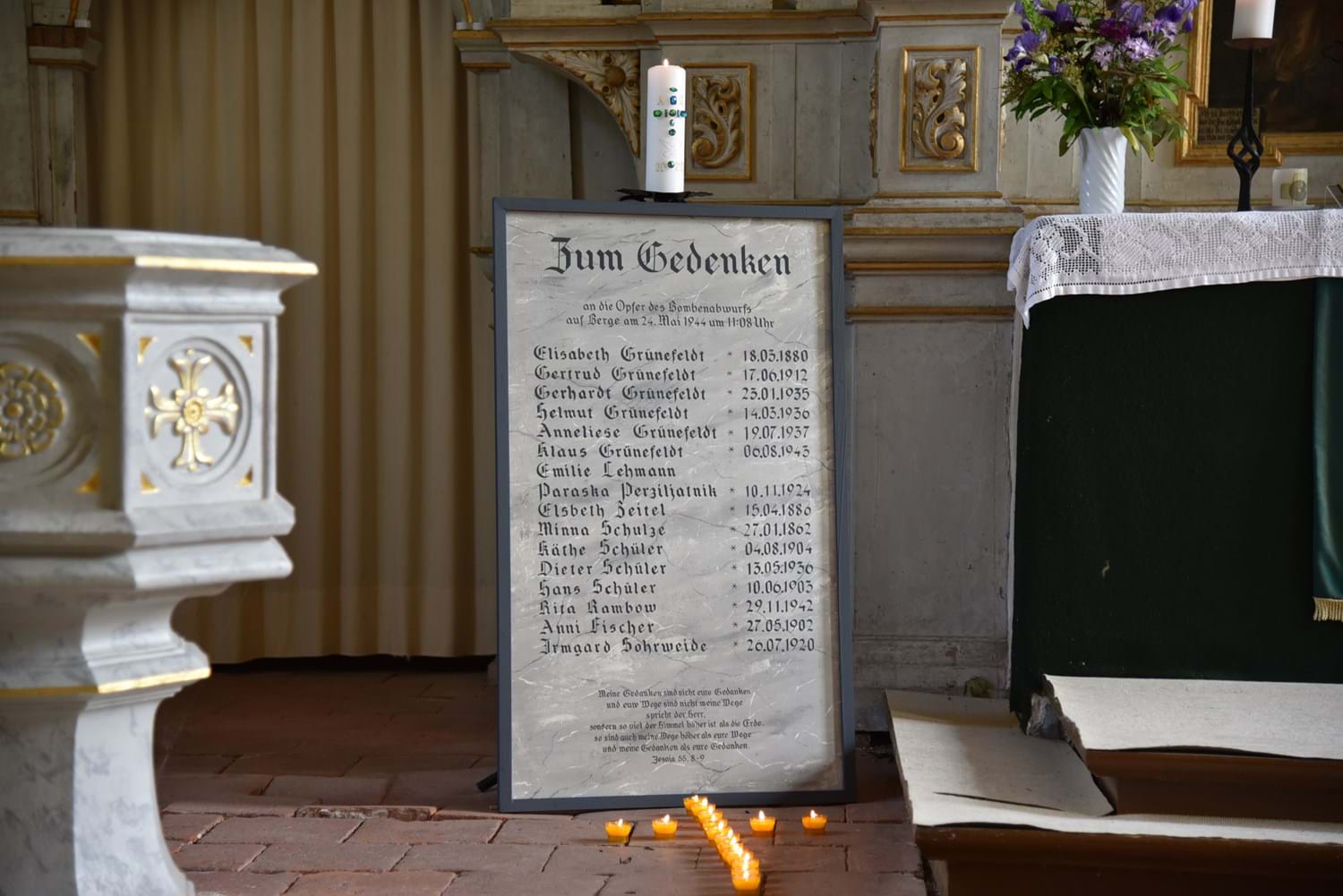 16 Kerzen erinnerten am Gedenktag an die 16 Opfer, die am 24. Mai 1944 bei der Bombardierung in Berge ums Leben kamen.