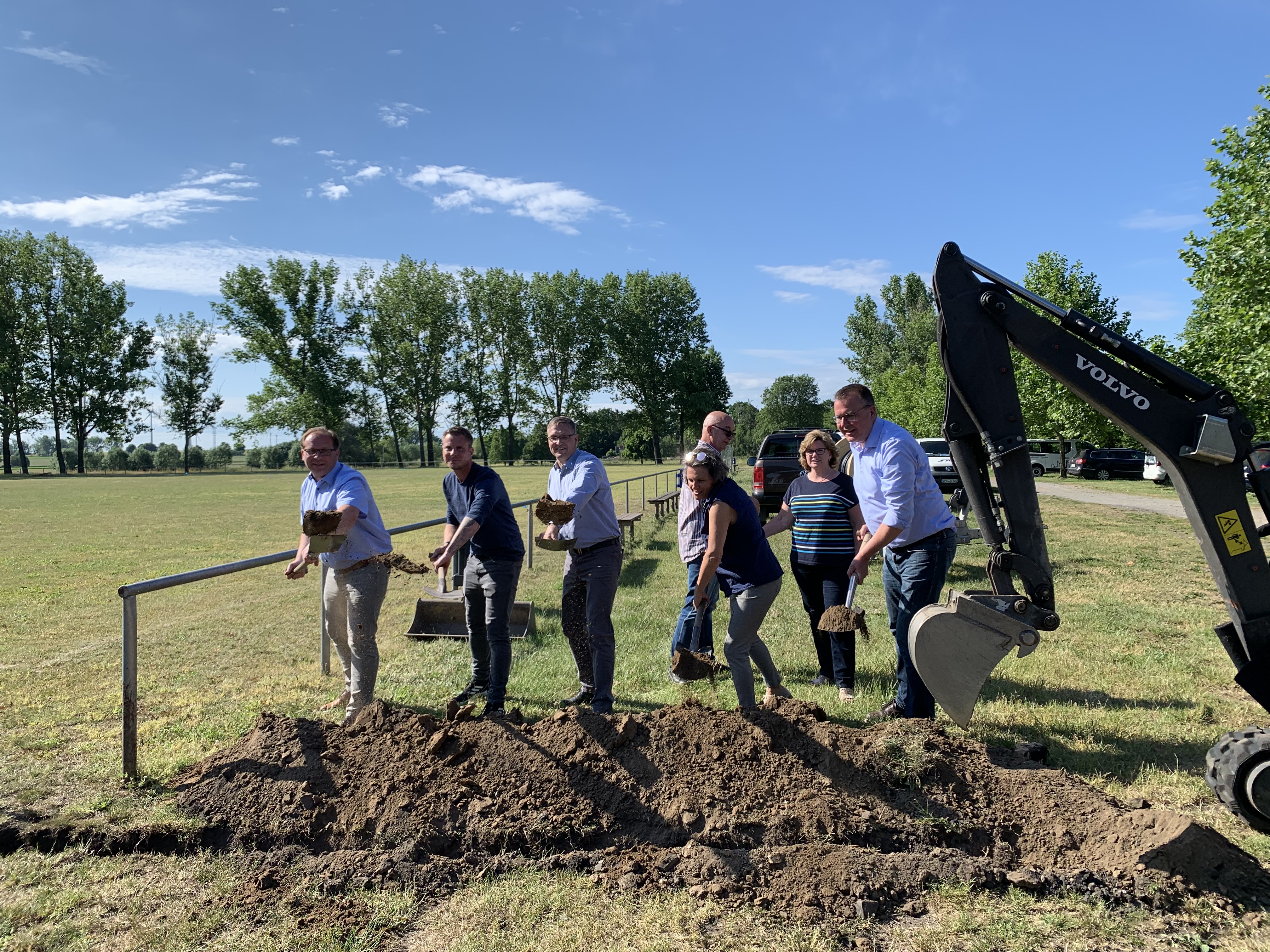 1. Spatenstich für die Spiel- und Freizeitstätte Markee 