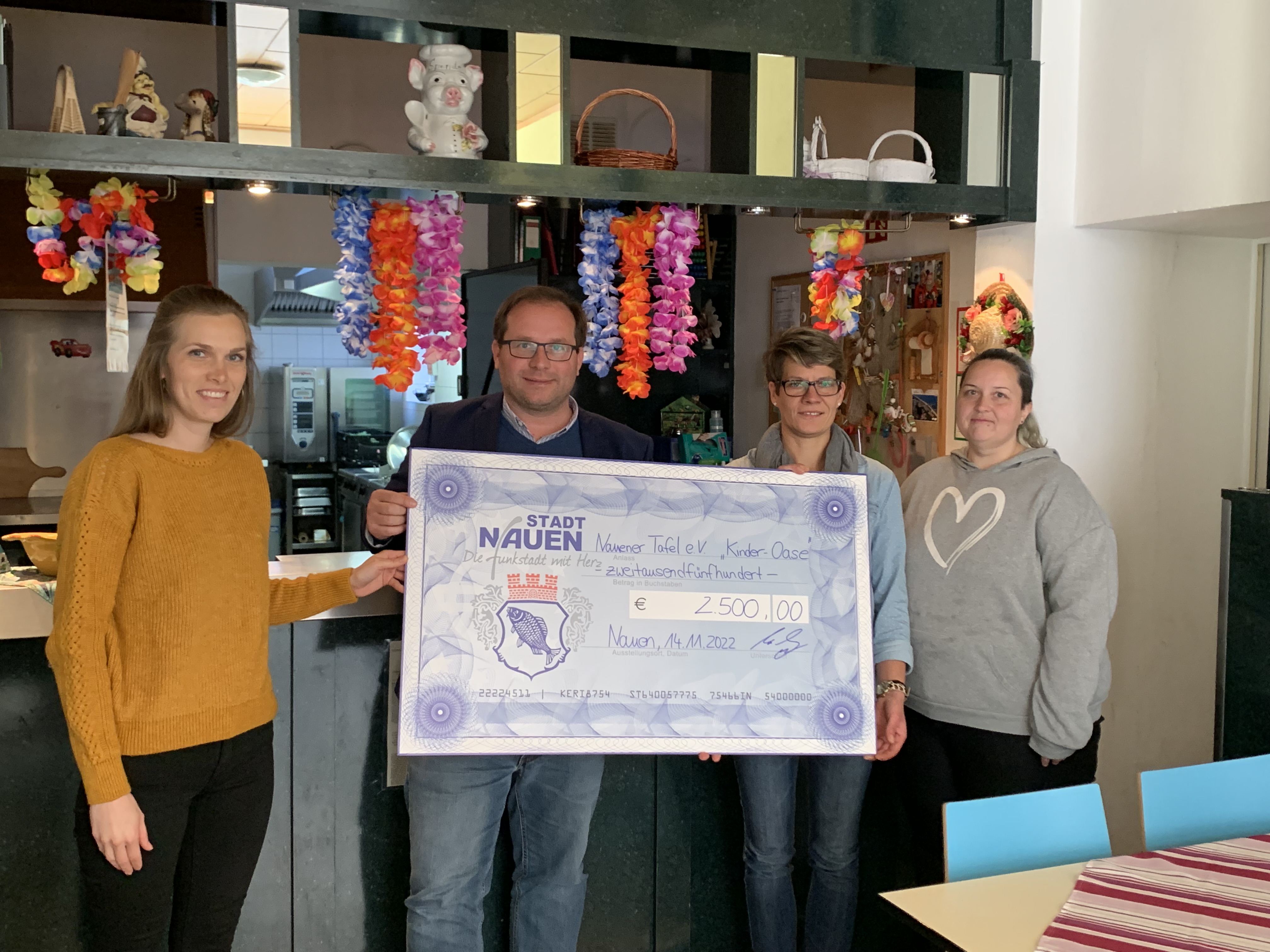 „Kinder-Oase“ erhält Scheck von der Stadt Nauen 