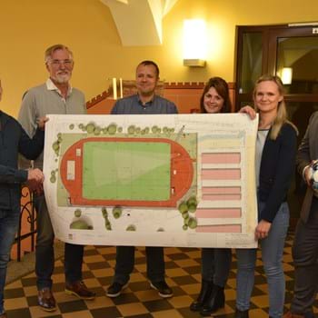 Unterzeichnung des Planungsauftrags für die Sportanlage im Dr. Georg Graf von Arco Schulzentrum