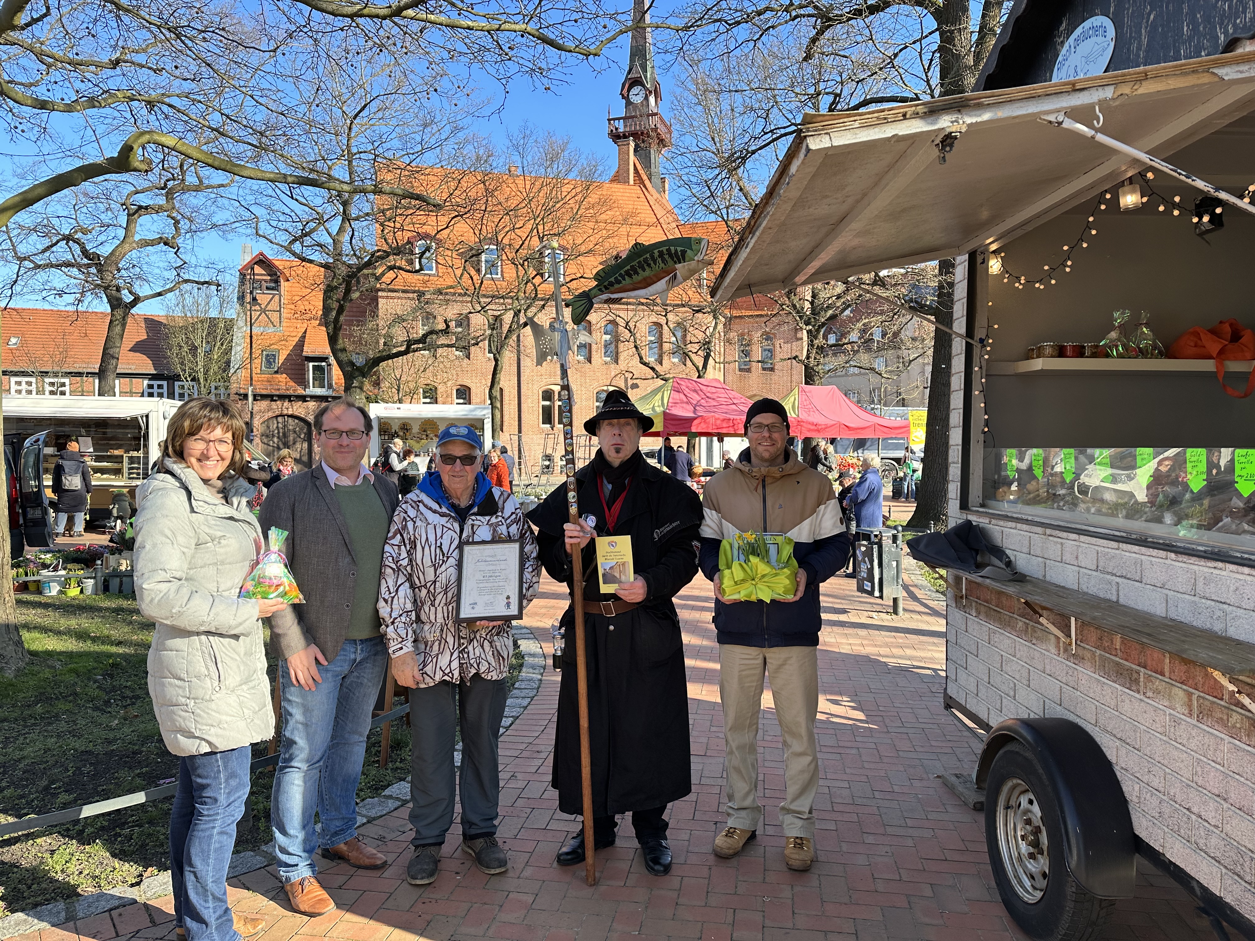 Manne’s Angelteich im Winkel - Ein Nauener Original feiert 25-jähriges Bestehen 