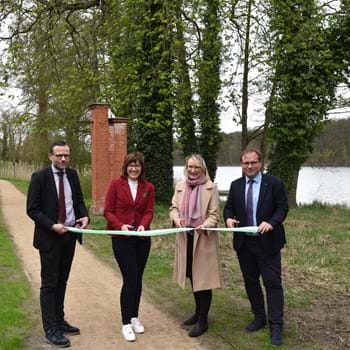 Groß Behnitz: Ein Kleinod wird herausgeputzt - Weg im Park wurde wiederhergestellt