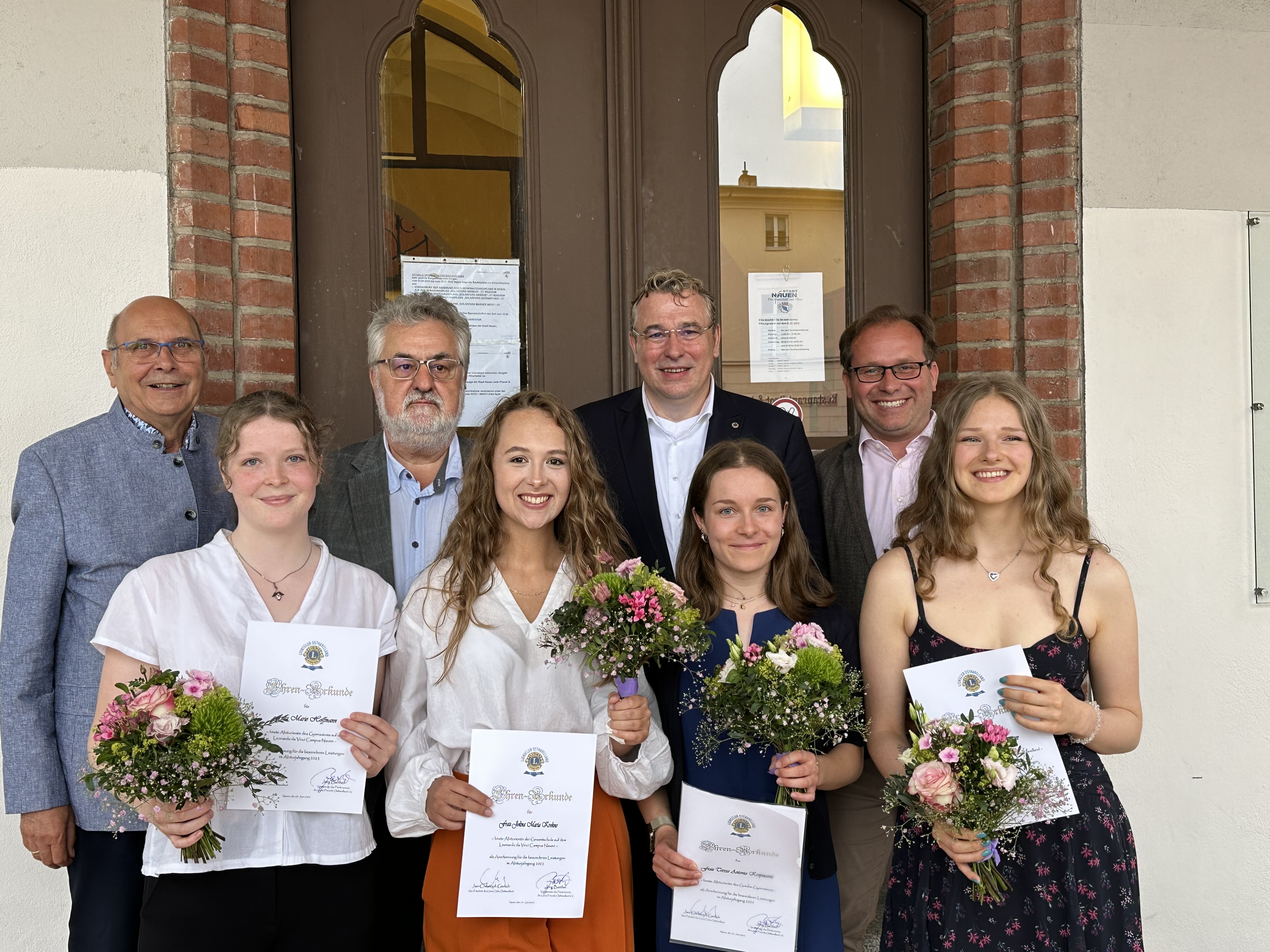 Nauens beste Abiturientinnen im Rathaus ausgezeichnet