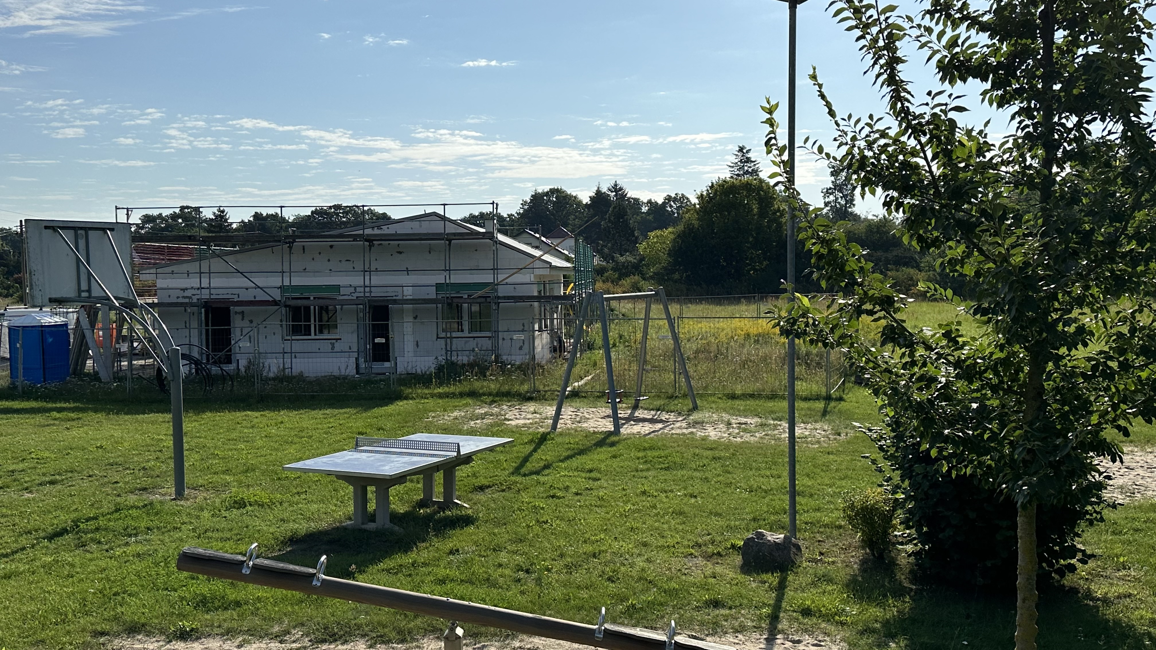 Dorfgemeinschaftshaus nimmt Formen an – Baufortschritt im Plan