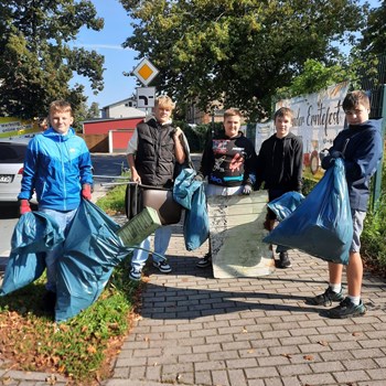 Aktionstag "Helfen" des LDVC Nauen: Schüler machten „Klar Schiff“ in Nauens Innenstadt