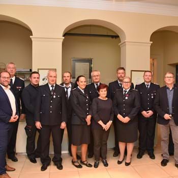 Auszeichnungen für zwölf verdienstreiche Mitglieder der Feuerwehr in Ribbeck