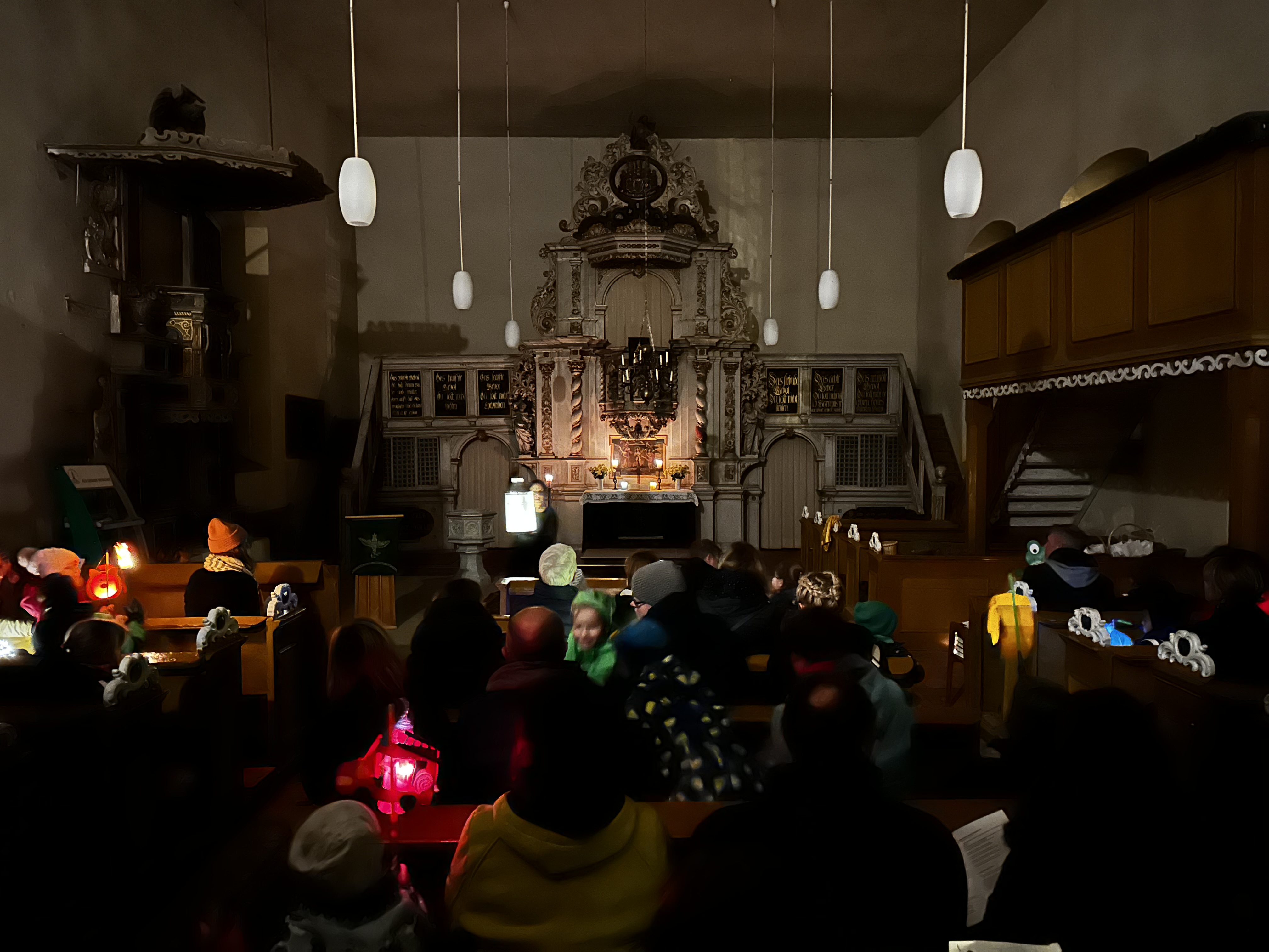 Das Pferd von St. Martin heißt Roco - Berger Kita „Zur alten Schäferei“ feiert Martinsfest mit kleinem Umzug