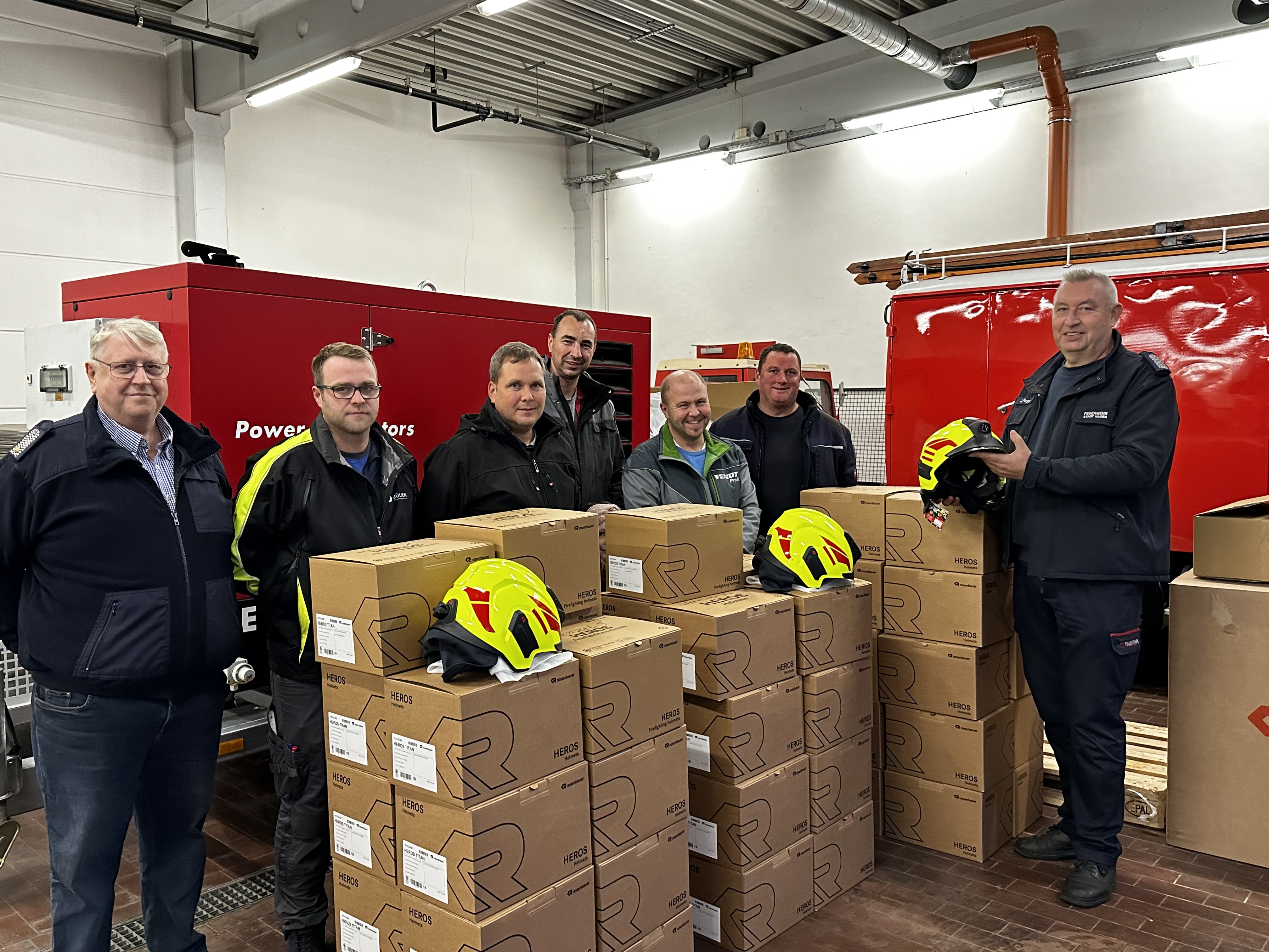 Neue Feuerwehrhelme für den Löschzug 2