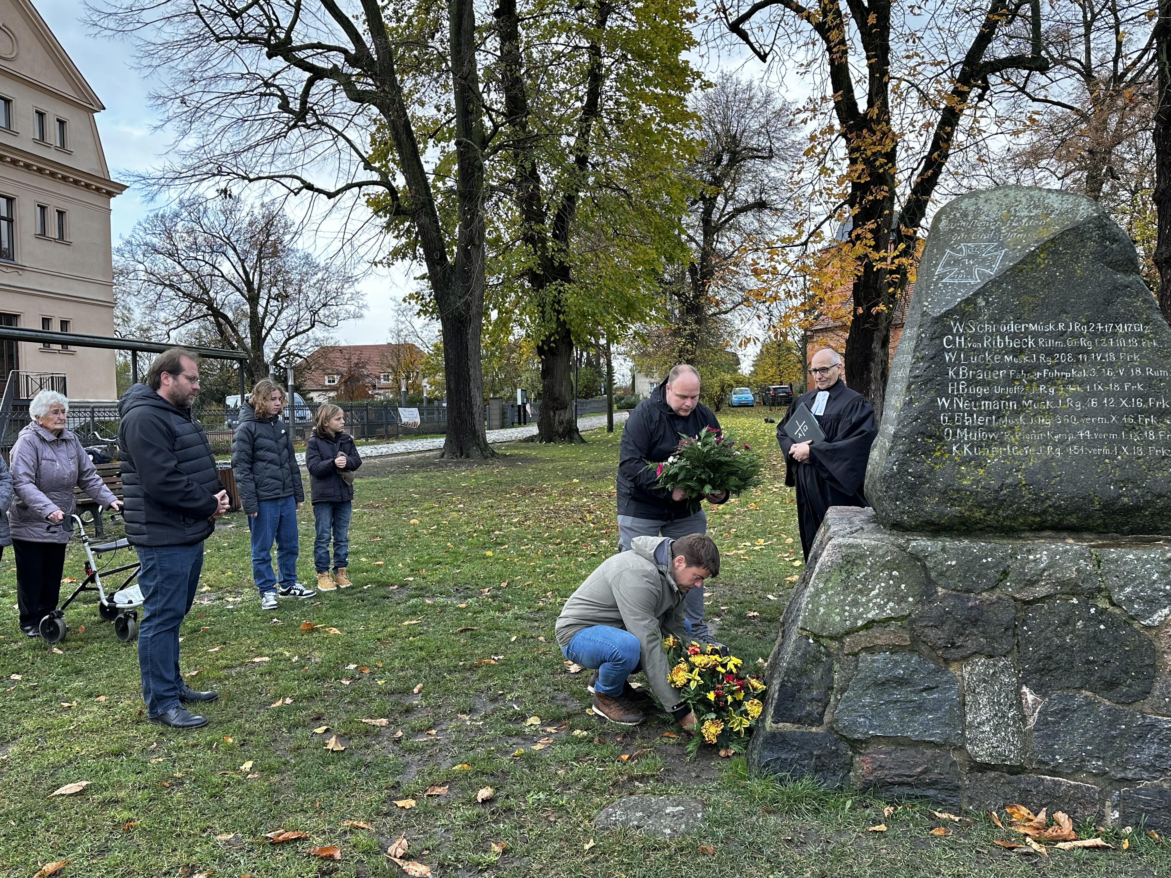 Ribbeck: Opfern von Gewalt und Krieg gedacht