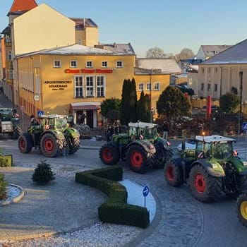 Treckerkorso fuhr durch die Funkstadt