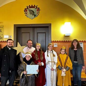 Sternsinger bringen Segen ins Nauener Rathaus