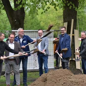 Spatenstich für neue Sportlerumkleide des VfL Nauen