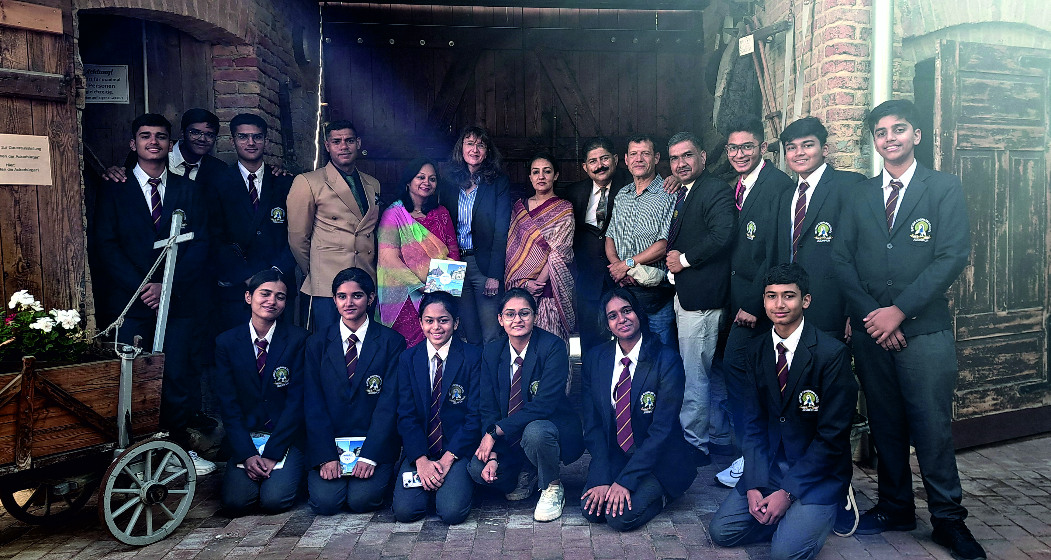 Indische Austauschschülergruppe auf Stippvisite im Nauener Richart-Hof