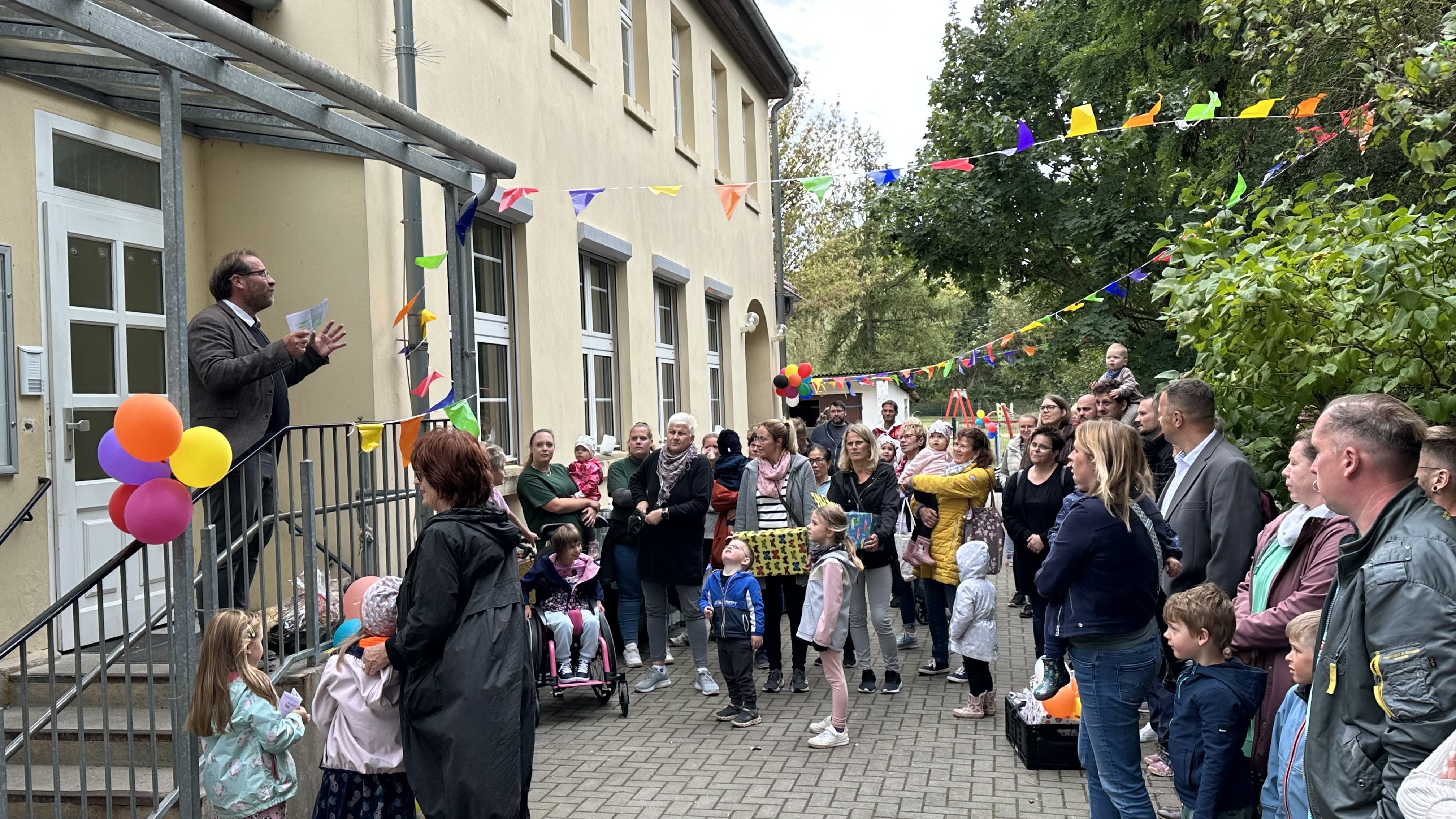 Feierliche Eröffnung der sanierten Kita Kienwichtel