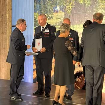 Nauens Stadtwehrführer Jörg Meyer erhält goldenes Ehrenzeichen