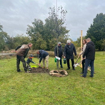 Einheitsbuddeln im Ribbecker Pfarrgarten 