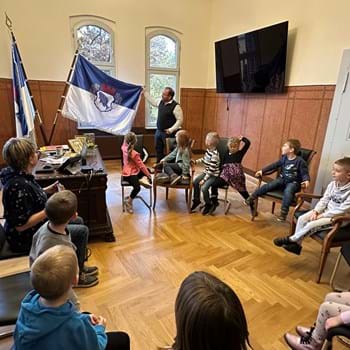 Kita-Kinder der Kita Kinderland zu Besuch im Rathaus bei Bürgermeister Manuel Meger 