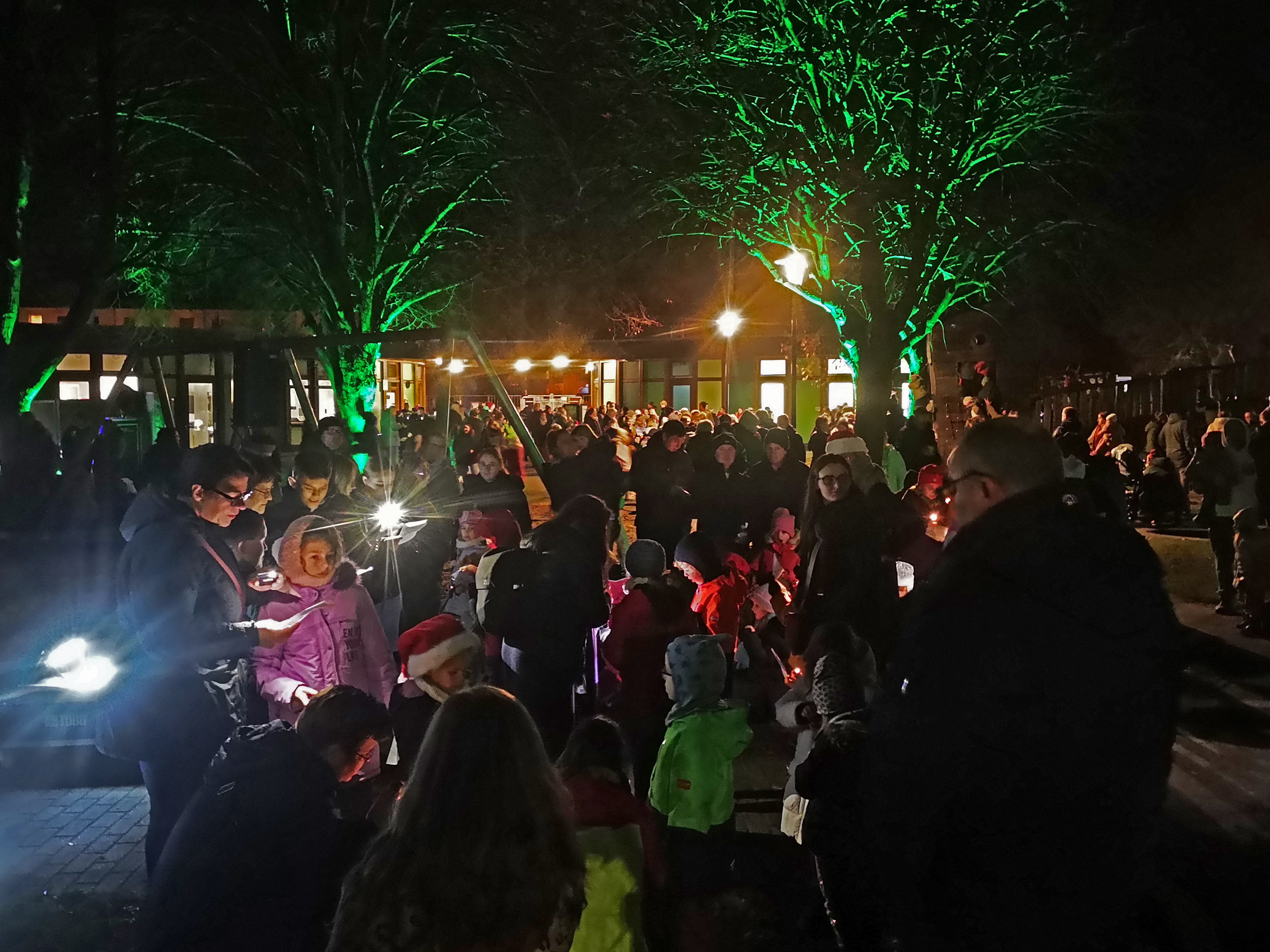Ein unvergesslicher Nikolausabend für große und kleine Nauener - Großer Erfolg beim „Nikolaustag im Stadtbad Nauen“