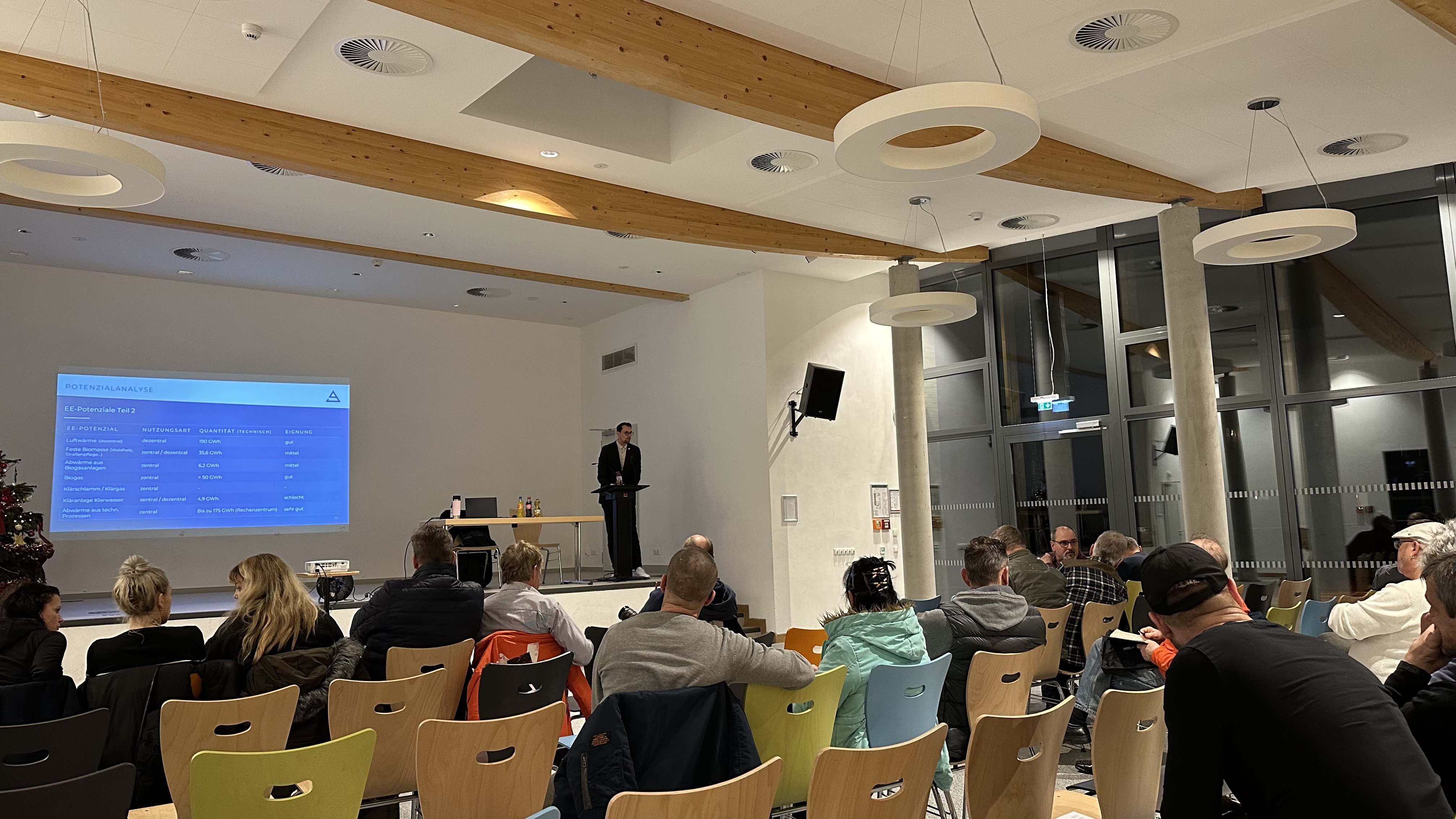 Präsentation zur Öffentlichkeitsveranstaltung 'Kommunale Wärmeplanung' am 12. Dezember 2024 