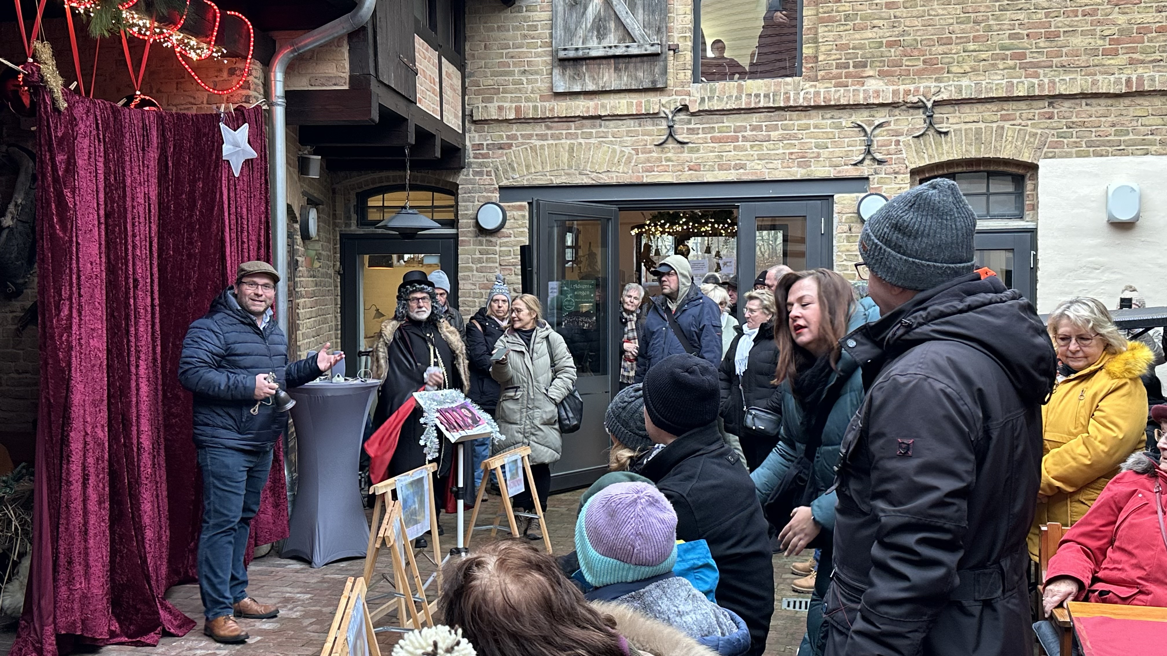 Zauberhafte Weihnachtsromantik zur 16. Nauener Hofweihnacht 