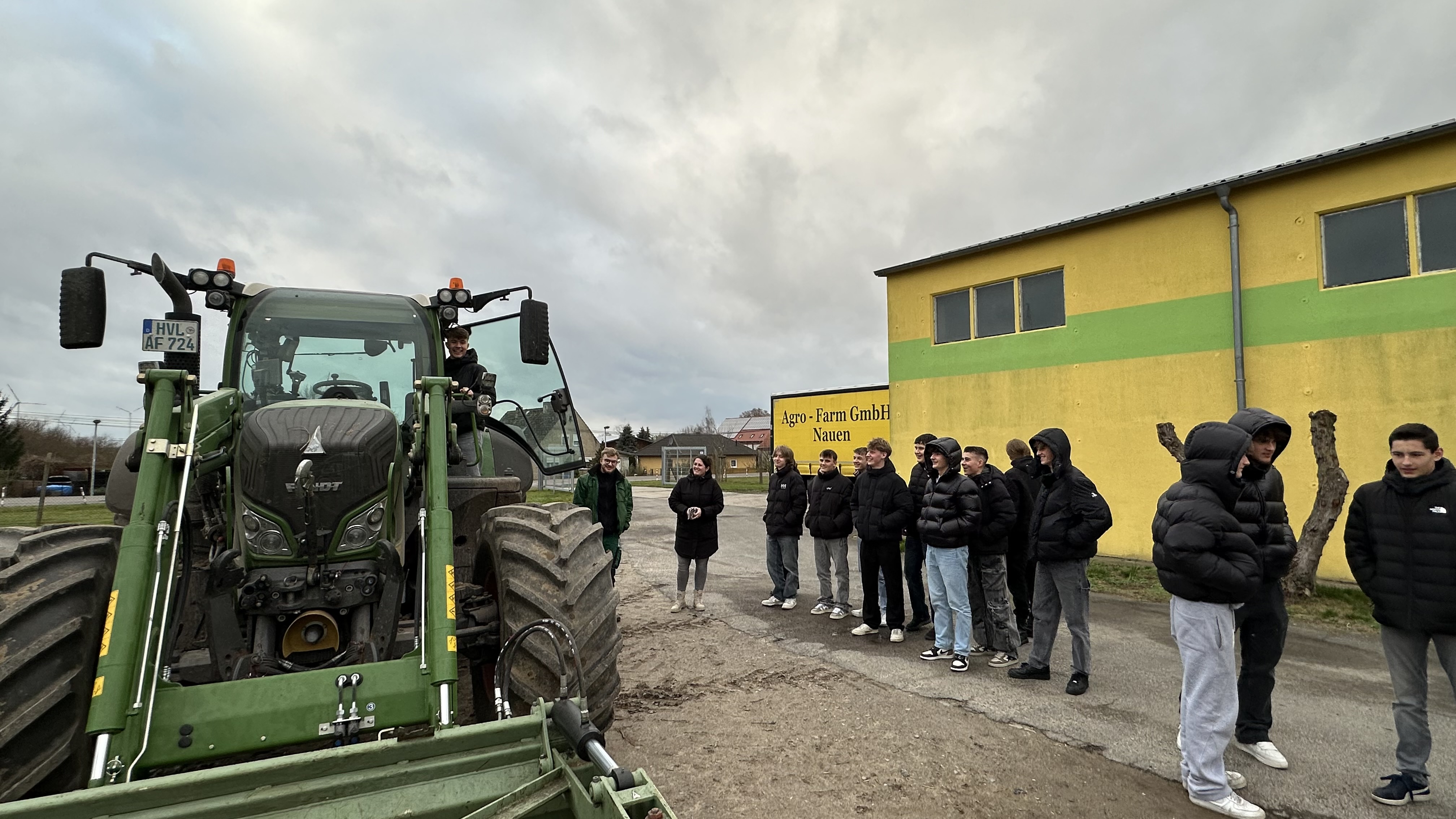 11. Klasse des Goethe-Gymnasiums erkundet Berufsperspektiven bei der Agro-Farm in Neukammer