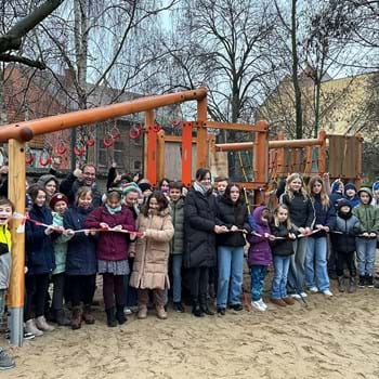 Käthe-Kollwitz-Grundschule weiht neues Spielgerät ein