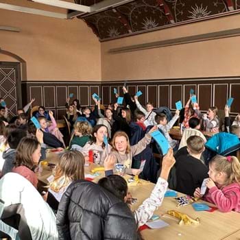 Ein spannender Tag im Rathaus – Zwei 4. Klassen der KK-Schule zu Besuch bei Bürgermeister Meger 