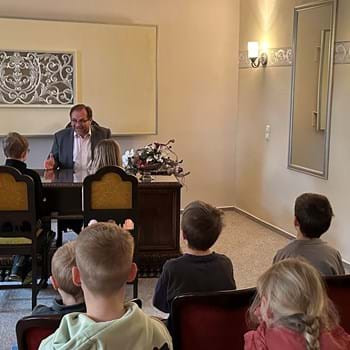 Schüler der Grundschule am Lindenplatz besuchten den Bürgermeister im Rathaus