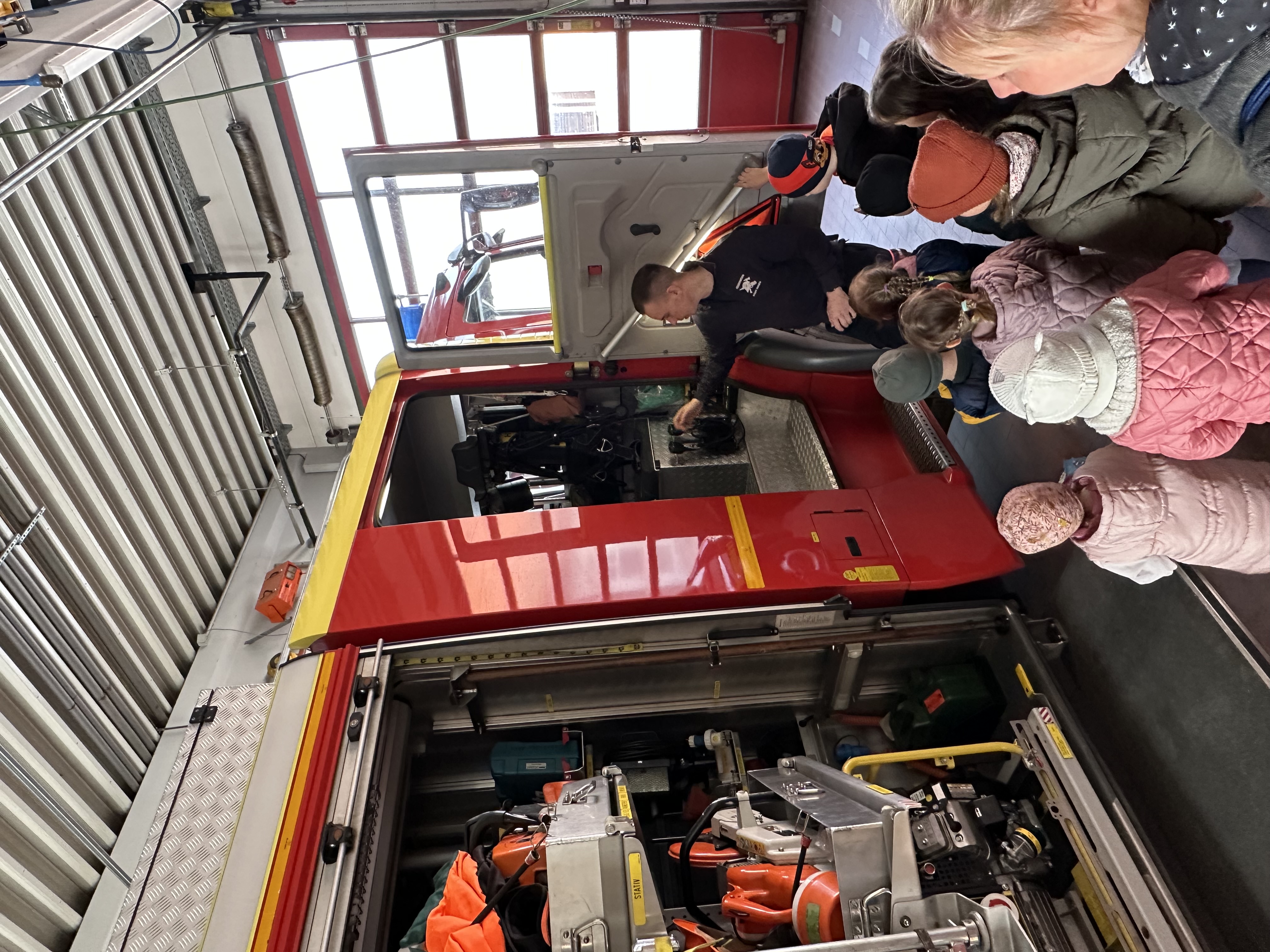 Junge Entdecker auf Tour: Kinder der Berger Kita „Zur alten Schäferei“ besuchten Rathaus und Feuerwehr 