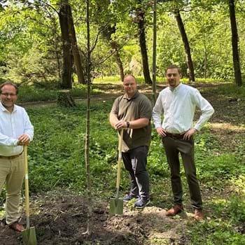 Kleine Baumpflanzaktion im Bürgerpark Nauen - Ein starkes Zeichen für Nachhaltigkeit