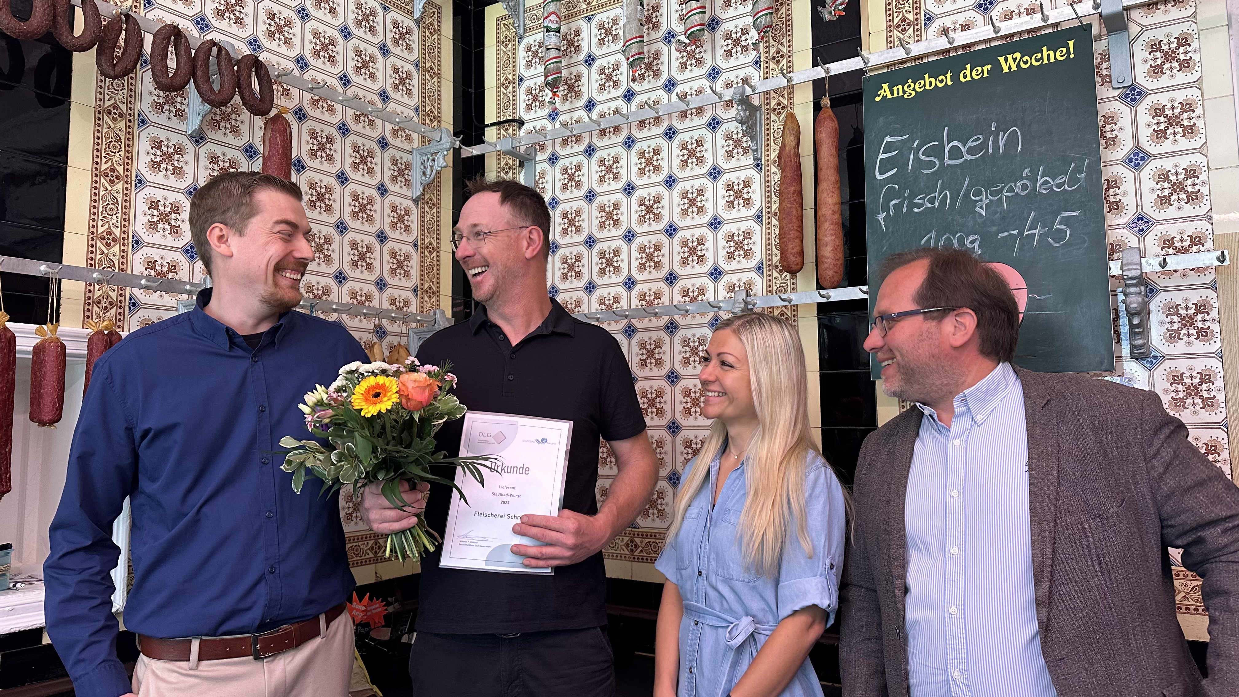 Fleischerei von Jörg Schröder erhält Urkunde für Stadtbad-Wurst 2025