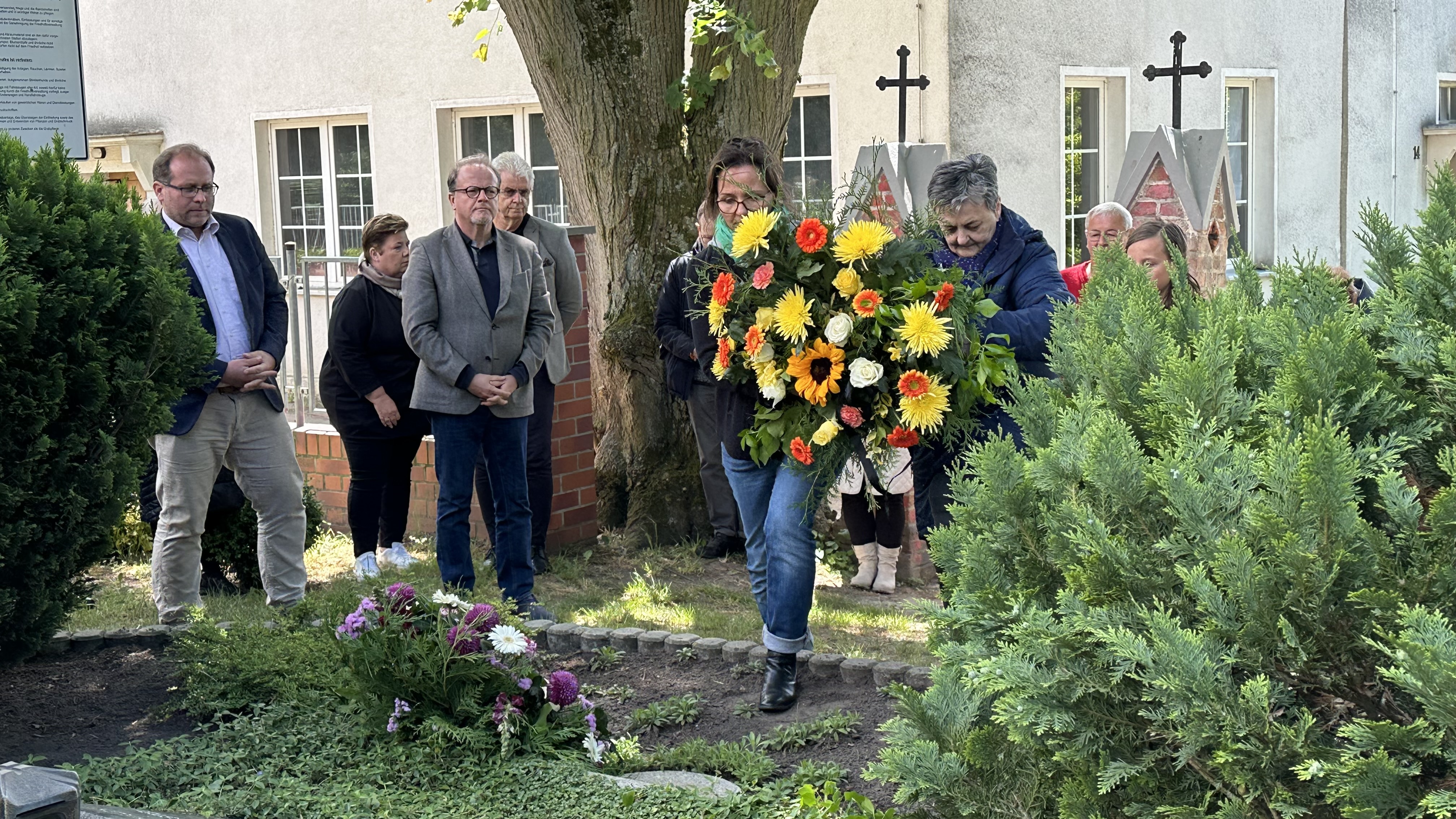 Gedenken an Bombenabwurf vom 24. Mai 1944 - Bomben töteten in Berge einst 16 Dorfbewohner 