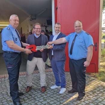 Ribbeck: Freiwillige Feuerwehr Nauen Einheit Ribbeck erhält neues Fahrzeug