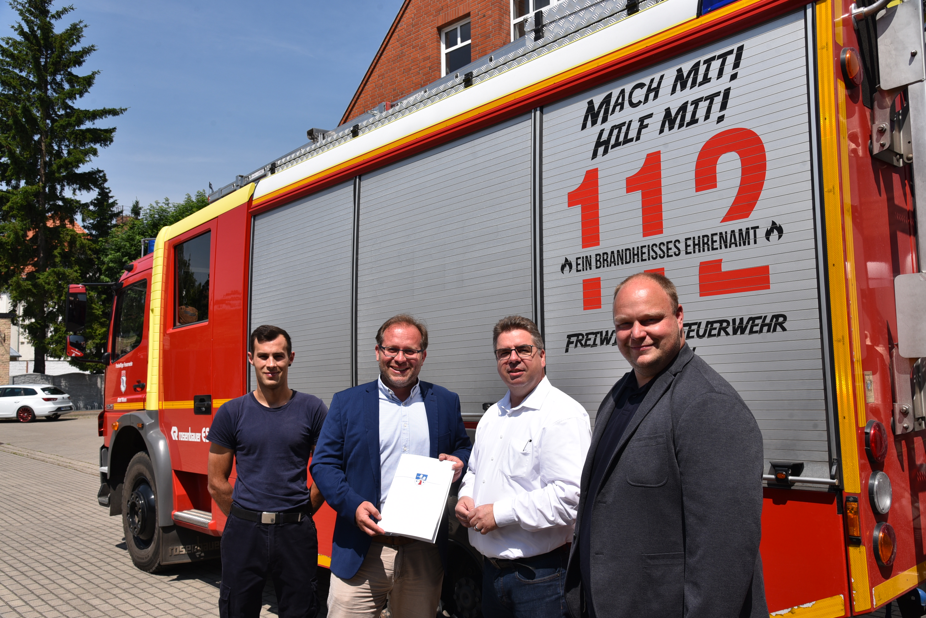 Unterstützung für die Helfer: Landkreis bringt Fördermittelbescheid für die Nauener Feuerwehr