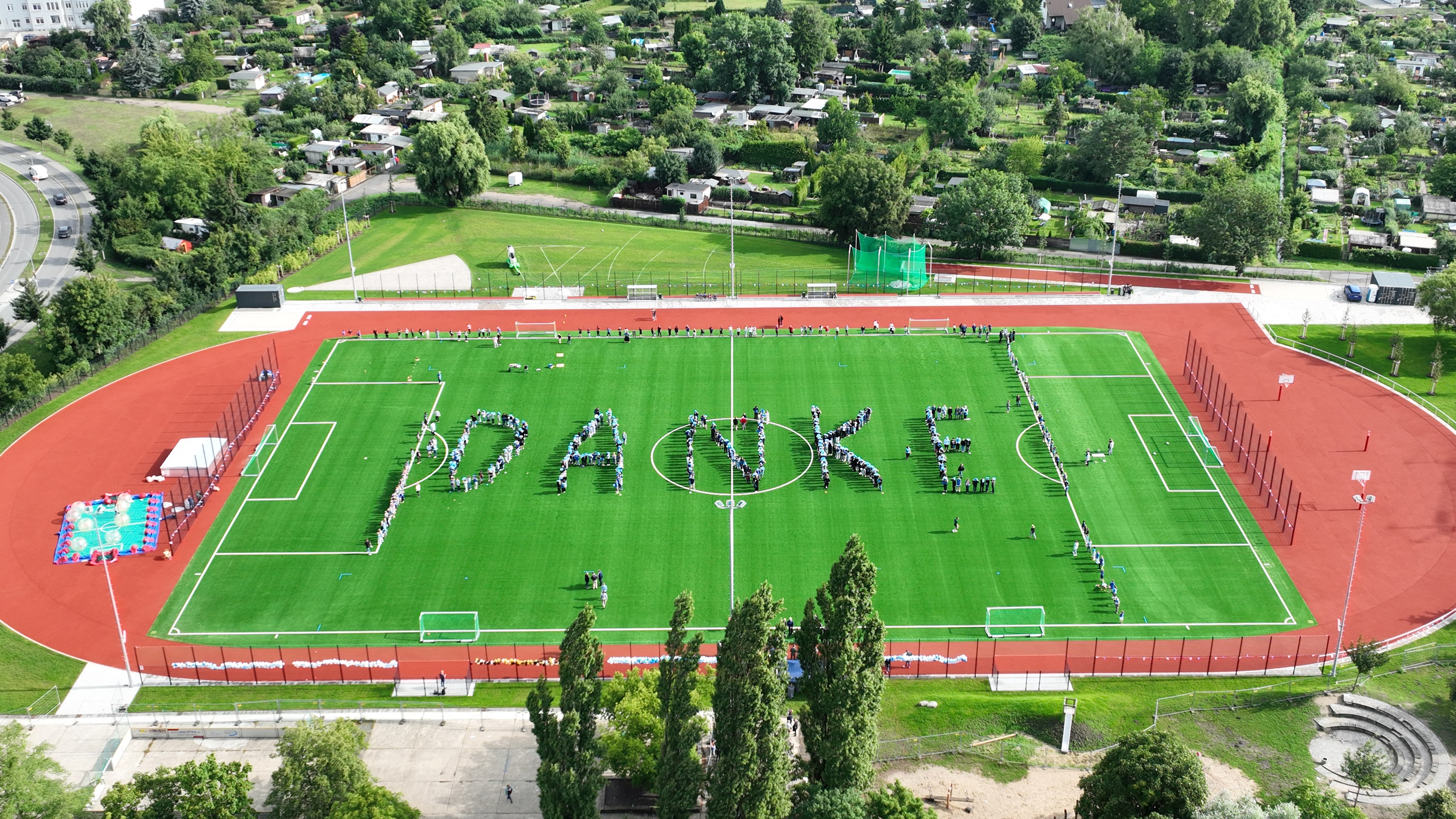 Feierliche Eröffnung des neuen Wettkampfsportplatzes am Dr. Georg Graf von Arco Schulzentrum