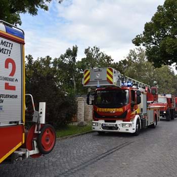 Gut Schlauch in Markee: Imposanter Festumzug krönt 100. Feuerwehr-Jubiläum