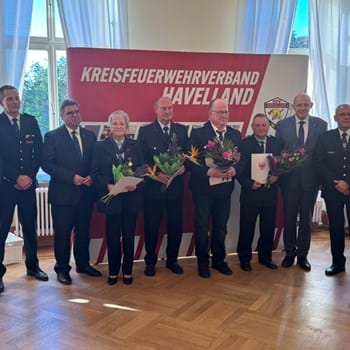 Ehrung für treue Dienste: Feuerwehrkameradinnen und -kameraden ausgezeichnet